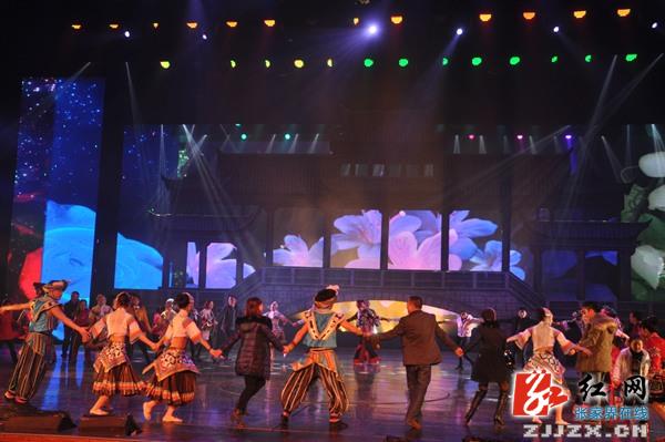 【欢乐春节】张家界魅力湘西马年首场演出受青睐