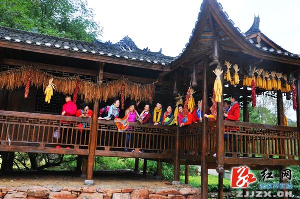 阳光明媚风景独好 张家界武陵源迎来春节黄金周客流小高峰