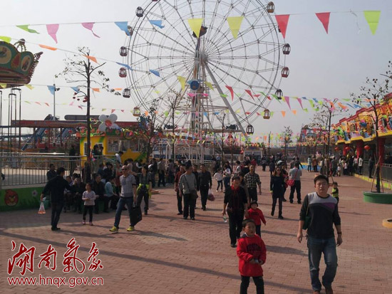 大年初二，长沙洋湖湿地公园人气旺