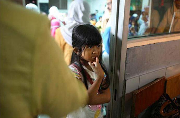 揭秘<em>印尼</em>残忍的<em>女性割礼</em>保证妇女对丈夫忠贞_