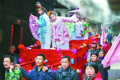 泸溪县浦市古镇开展民俗文化活动欢庆春节