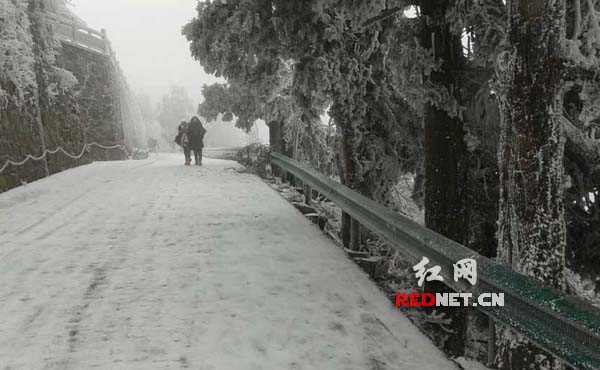 南岳衡山冰雪景观。