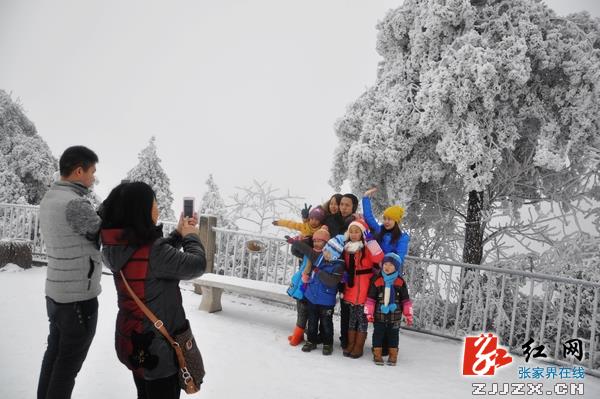 春雪美景引来天下客 香港老摄影家59次聚焦张家界