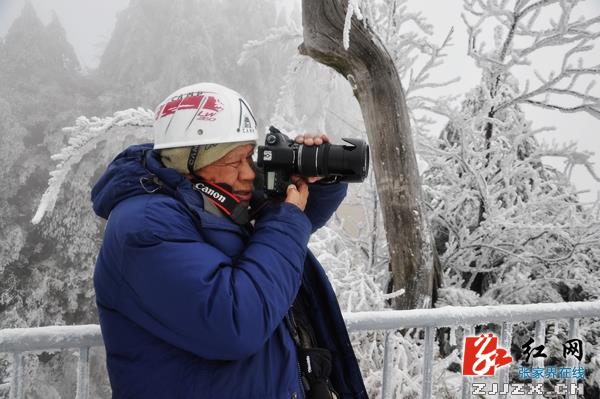 春雪美景引来天下客 香港老摄影家59次聚焦张家界