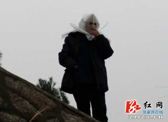 长张高速现蒙面“哨兵”（图）
