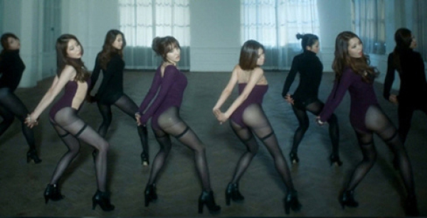 <em>韩国</em>女子组合跳露臀<em>舞</em>露底 被批无底线(视频)_