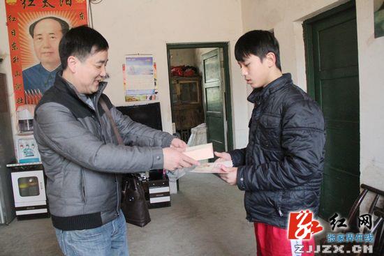 张家界：王家斌与刘子昂的助学情