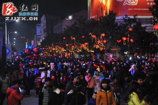 张家界市民观灯赏景欢庆元宵（组图）
