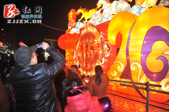 张家界市民观灯赏景欢庆元宵（组图）