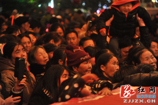 张家界市民观灯赏景欢庆元宵（组图）