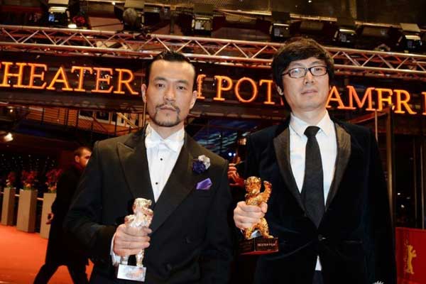 中国导演刁亦男（右）的作品《白日焰火》拿下金熊奖。