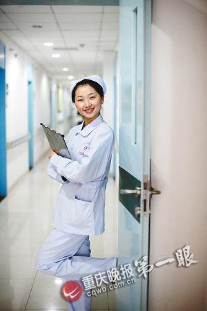 重庆护士换装 小伙禁不住制服诱惑每天输液(图)