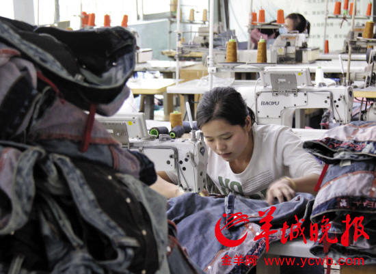 　　在东莞打工的漂亮女工名声遭扫黄连累