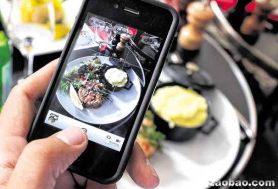 美食上桌顾客不吃先拍照惹恼法国大厨:菜都凉了