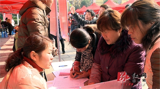 市“春风行动”(岳塘区)招聘会举行 近万岗位供大于求