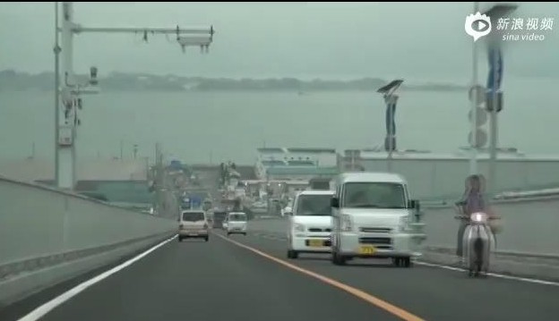 [视频]实拍日本江岛大桥坡陡如过山车