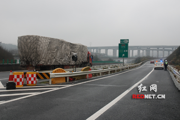 及时铲冰除雪 厦蓉高速解除交通管制恢复正常通车