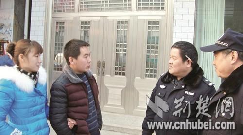 小夫妻银行卡中莫名多出45万 主动归还失主