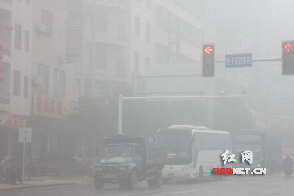 嘉禾县馨园十字路口大雾情况