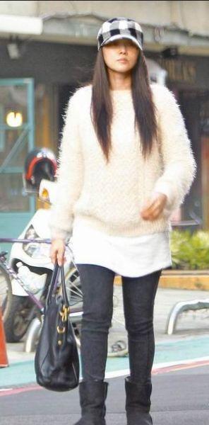 伊能静爱情滋润好气色 回台看子装扮如少女
