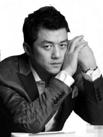 李亚鹏：被这样紧追不舍，看来不公开是不行了。（设计台词）