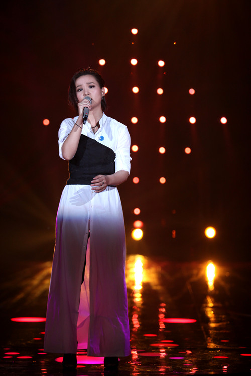周笔畅踩恨天高动情演唱