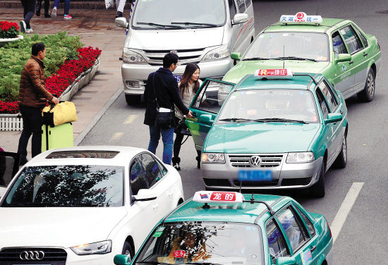 打车软件的利弊引发广泛争议