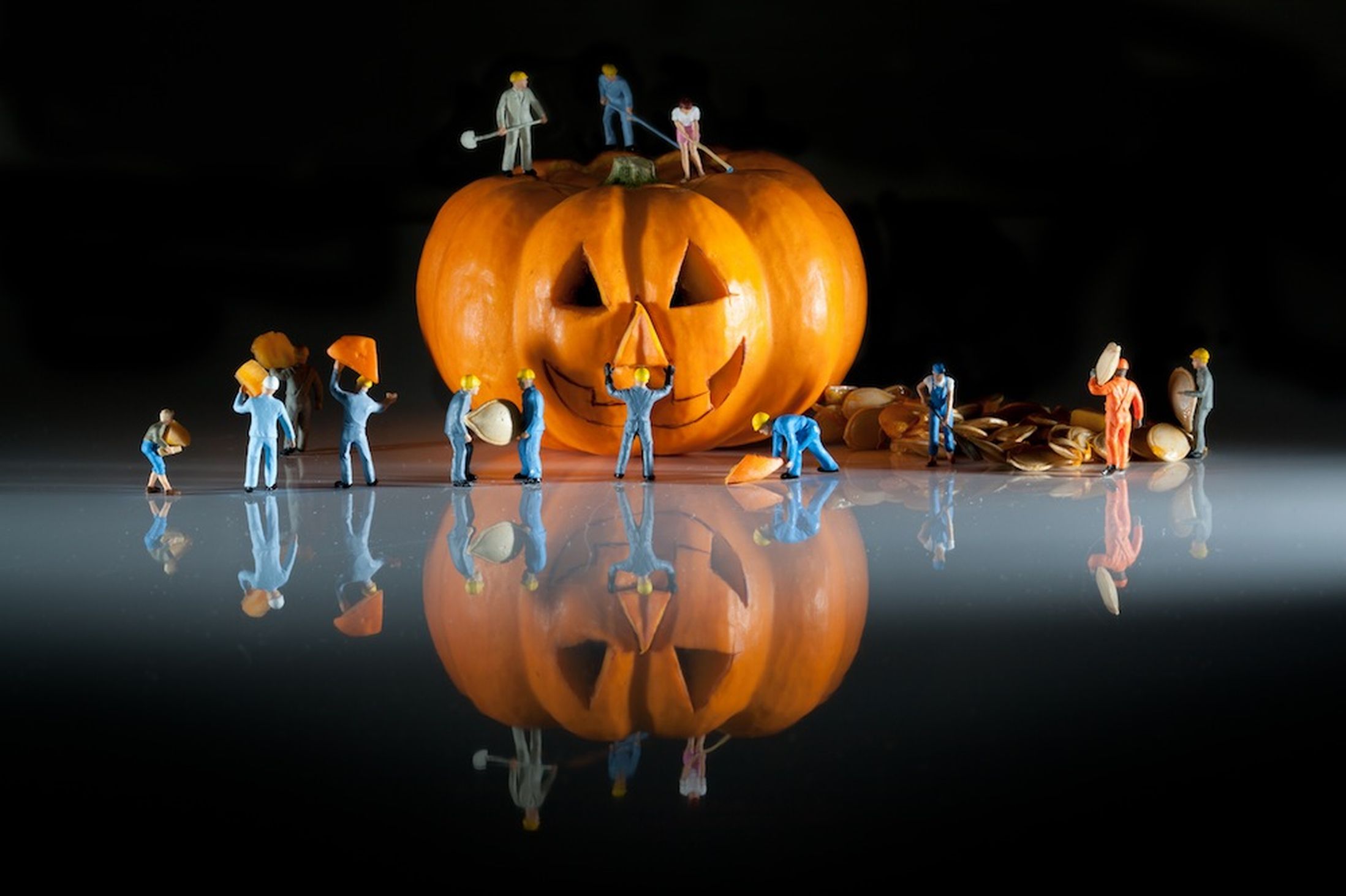 英艺术家打造超现实迷你世界照片走红网络