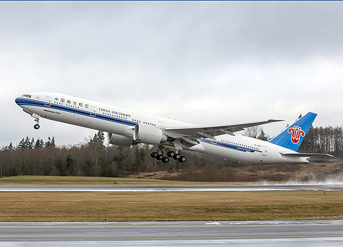 “智能客机”波音777-300ER国内首航_企业频道_红网