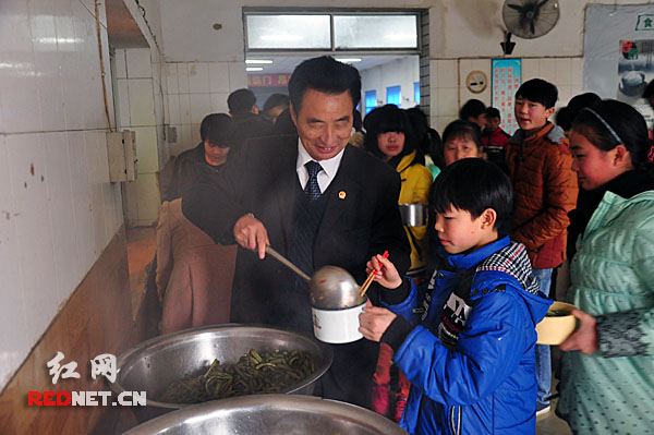 【道德模范巡访】杨绍军:把传递爱心当终生事业