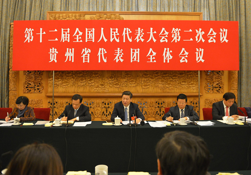 3月7日上午,中共中央总书记、国家主席、中央军委主席习近平来到参加十二届全国人大二次会议的贵州代表团,与代表一起审议《政府工作报告》。黄晓青 摄