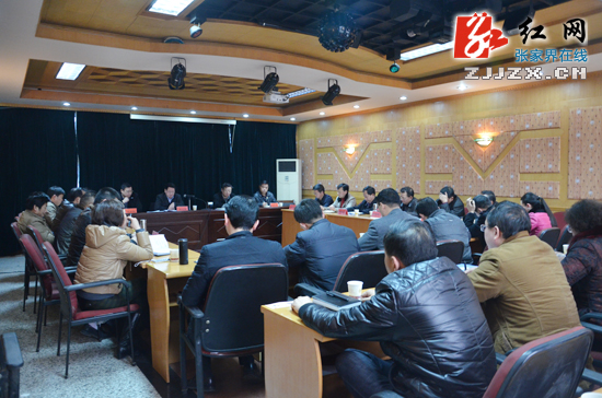 杨光荣到市发改委调研听取意见时强调：强化两转变 促进两服务 发挥两作用