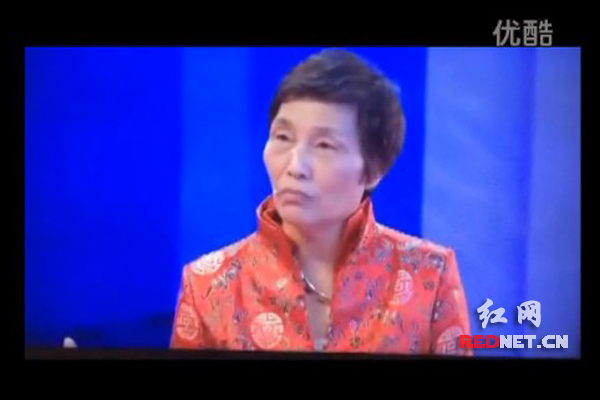 张咏莲奶奶参加节目的视频截图。