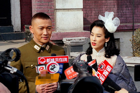 聂远、黄圣依接受采访