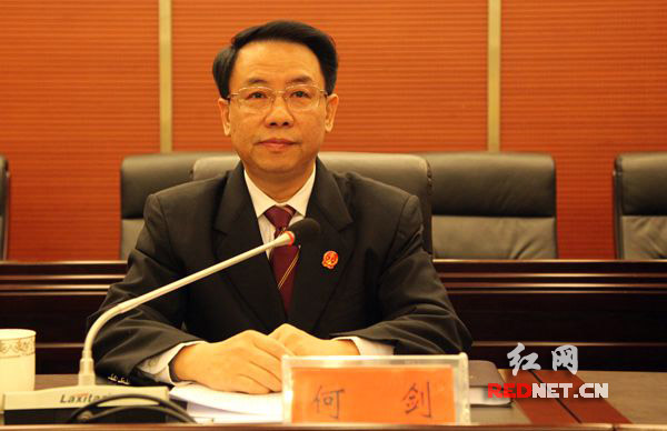 株洲市中级人民法院院长何剑表示,将采取加强审限管理等多种措施,促使干警提升审判工作效率,不断降低人民群众诉讼成本,让群众办事更加便利,得到更多实惠。