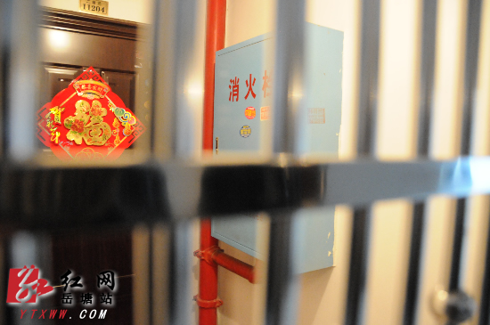 居民“雪藏”消防栓存隐患 物业：限期整改