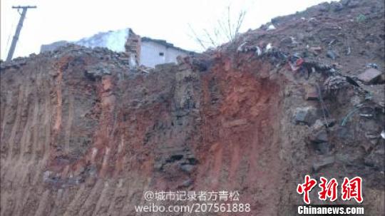 图为古代墓葬群砖墙上所特有的花纹 网友供图 摄