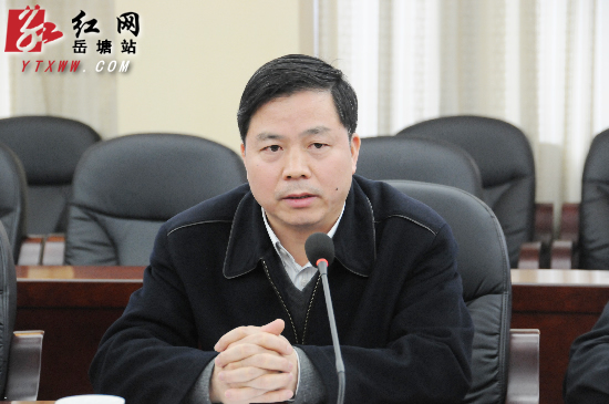 座谈交流 李江南慰问岳塘区困难妇女代表
