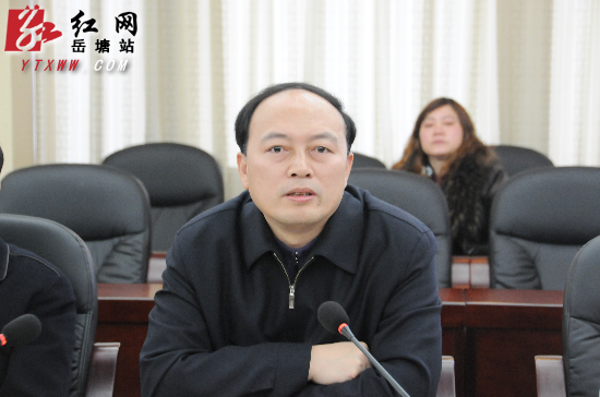 座谈交流 李江南慰问岳塘区困难妇女代表