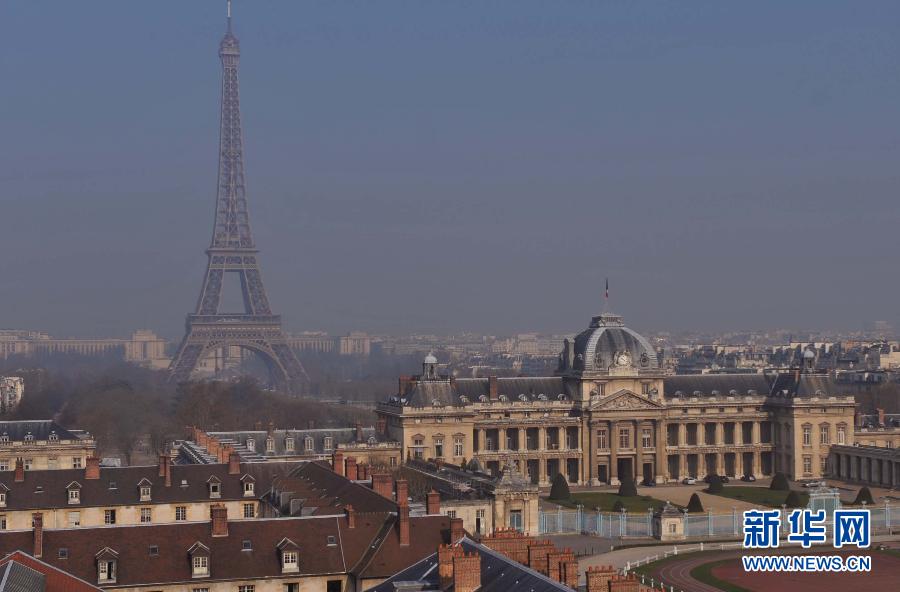 3月14日，法国巴黎市中心地区雾霾严重，能见度降低。新华社记者陈晓伟摄 