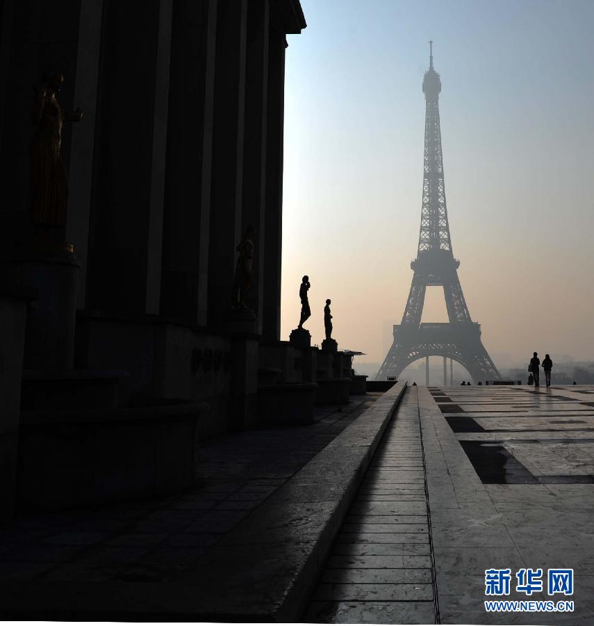 3月14日，法国巴黎市中心地区雾霾严重，能见度降低。新华社记者陈晓伟摄 
