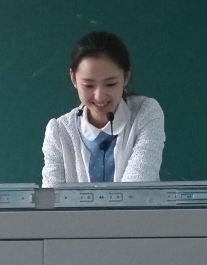 [视频]四川最美英语老师 迷倒众网友