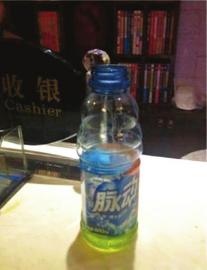 惹祸的饮料瓶。（罗女士供图）