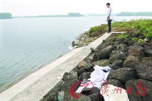 同学相约水库边烧烤 一女孩落水两少年救人不幸溺亡