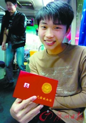 同学相约水库边烧烤 一女孩落水两少年救人不幸溺亡