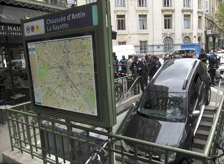 2012年，巴黎另一地铁站也曾发生类似事件（网页截图）