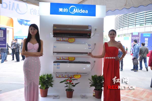 美女与空调给你全新的视觉体验