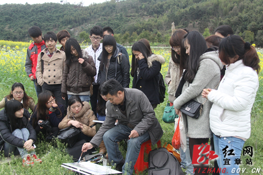 湘南学院美术系学生在莽山河谷写生