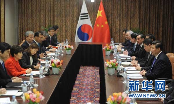 3月23日，国家主席习近平在荷兰会见韩国总统朴槿惠。新华社记者 张铎 摄
