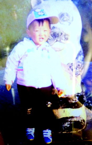 2岁女童废车内玩耍被烧身亡